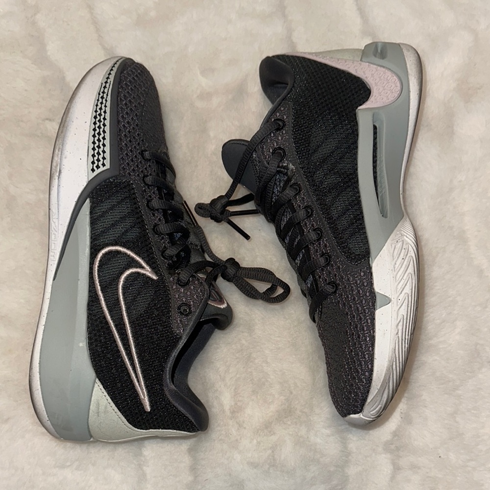 Nike Women's Black and Gray Sneakers